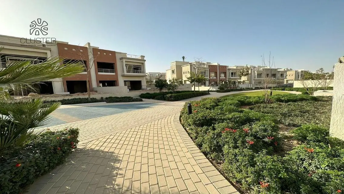 شقة فاخرة مع حديقة خاصة ومرافق متميزة