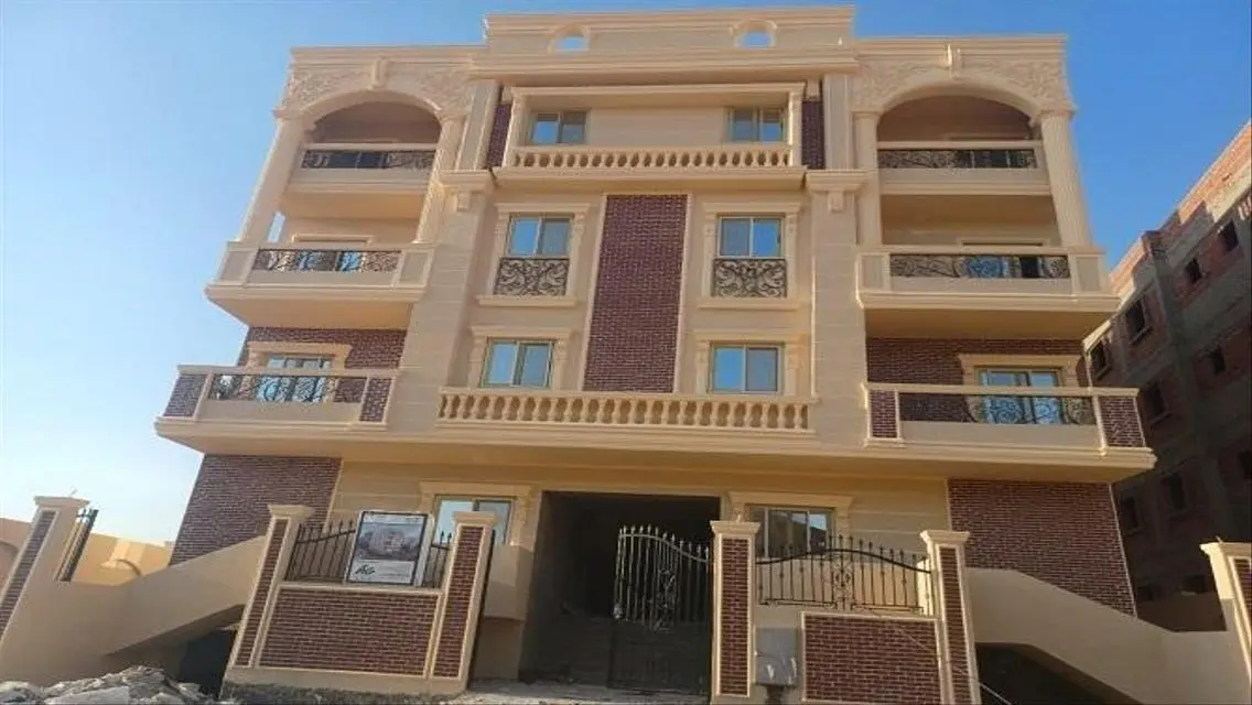 قصر فاخر مع جميع المرافق الحديثة