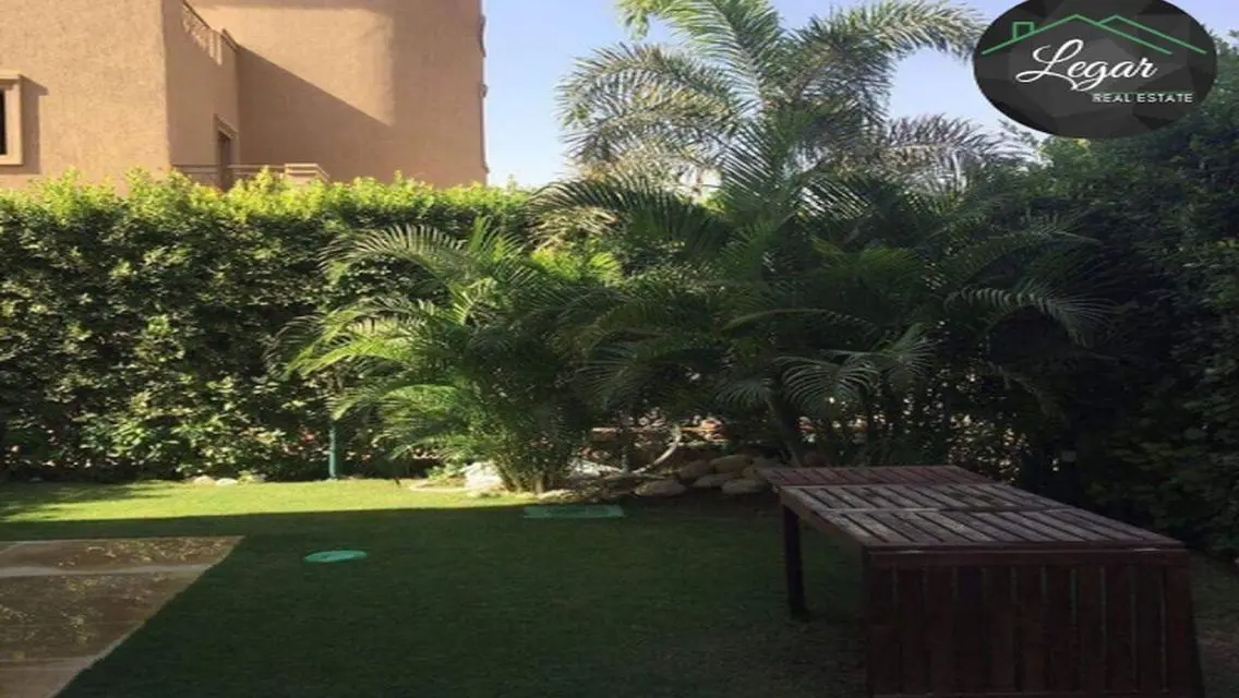 فيلا فاخرة مع حديقة ومسبح خاص
