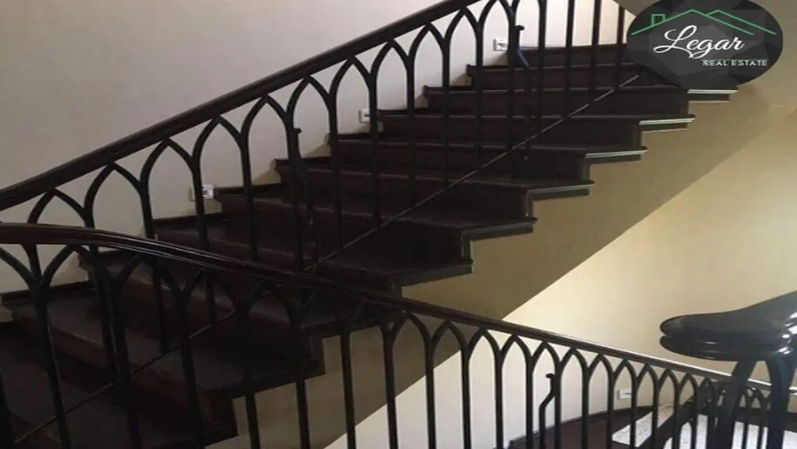 فيلا فاخرة مع حديقة ومسبح خاص