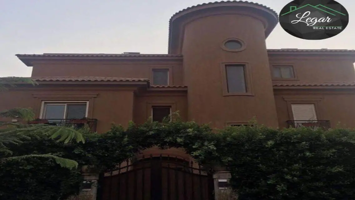 فيلا فاخرة مع حديقة ومسبح خاص