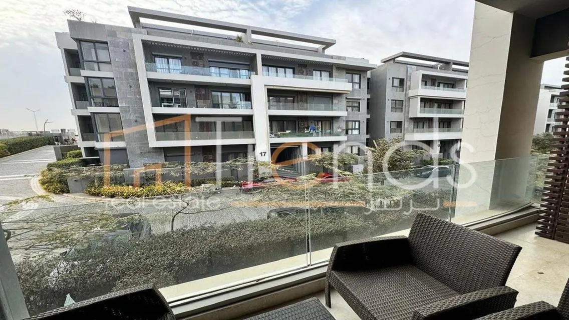 Luxury Apartment with Lake View