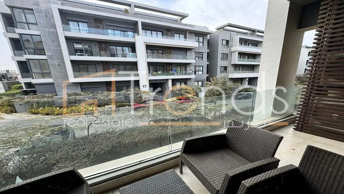 Luxury Apartment with Lake View