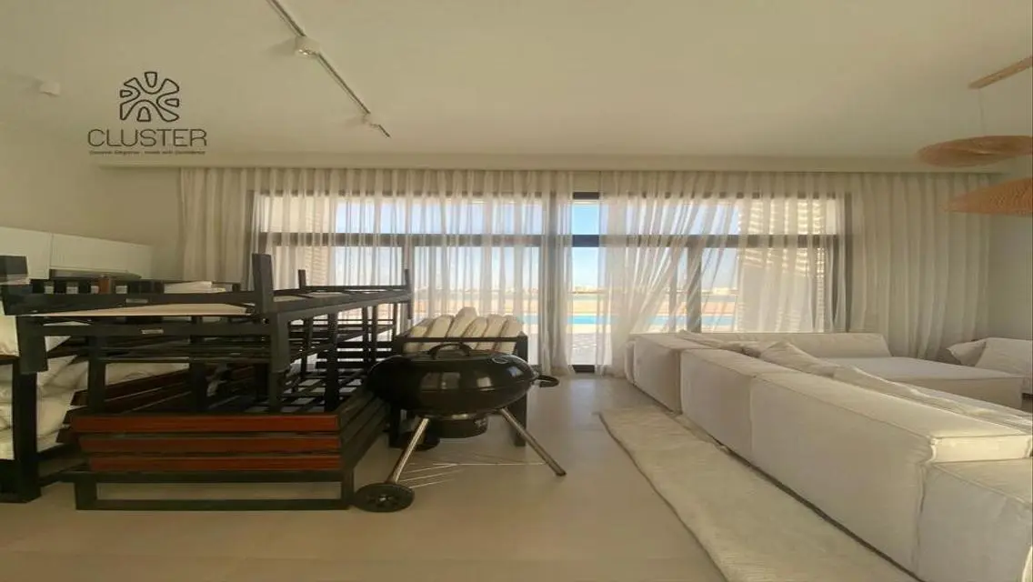 Luxury Apartment with Stunning Lake View
