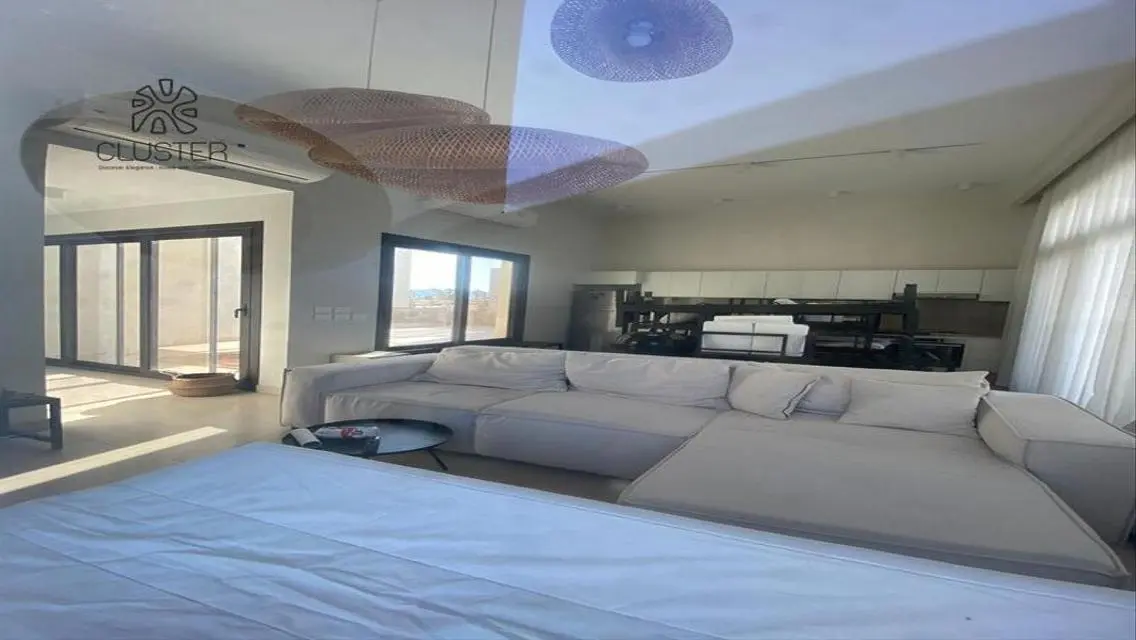 Luxury Apartment with Stunning Lake View
