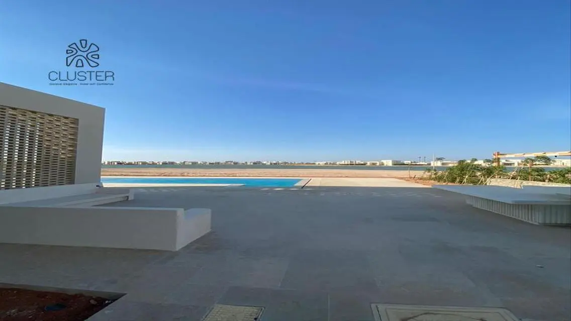 Luxury Apartment with Stunning Lake View