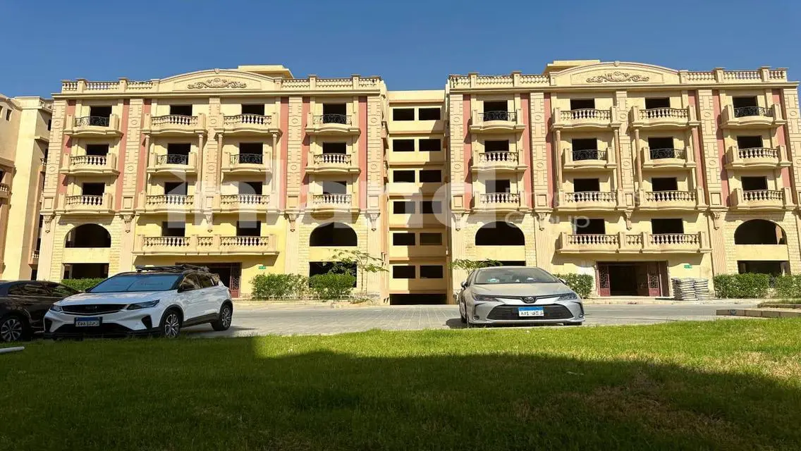 شقة فاخرة للبيع بمساحة واسعة