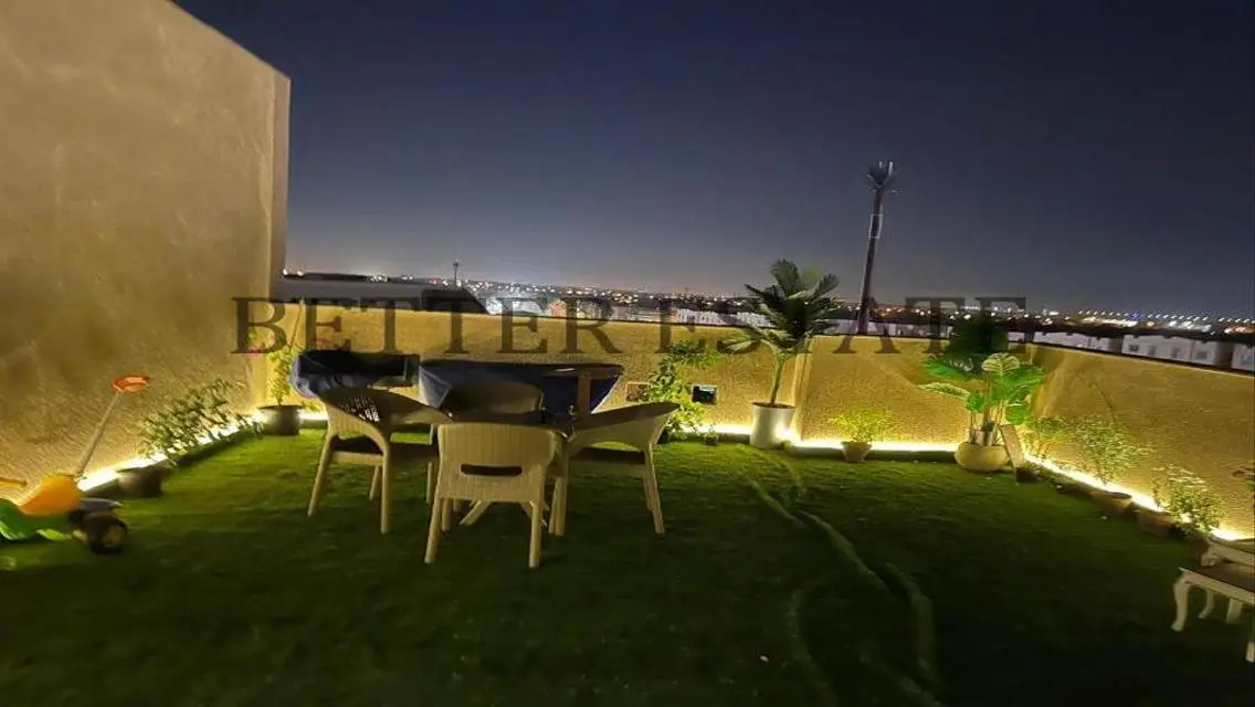 Luxury Apartment with Central Air Conditioning and Balcony