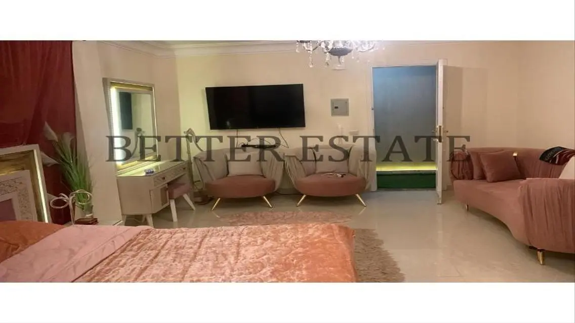 Luxury Apartment with Central Air Conditioning and Balcony