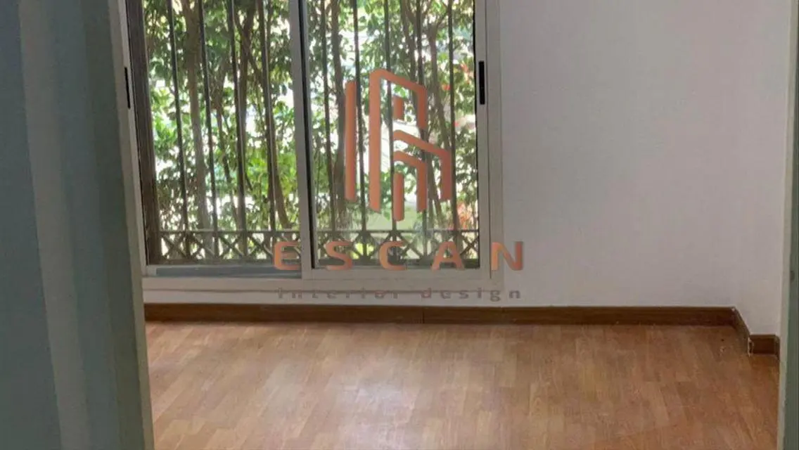 Luxurious Apartment with Spacious Private Garden