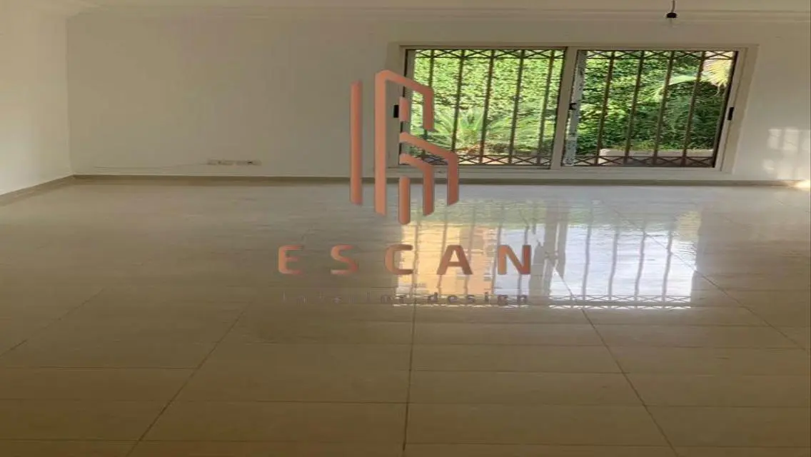 Luxurious Apartment with Spacious Private Garden