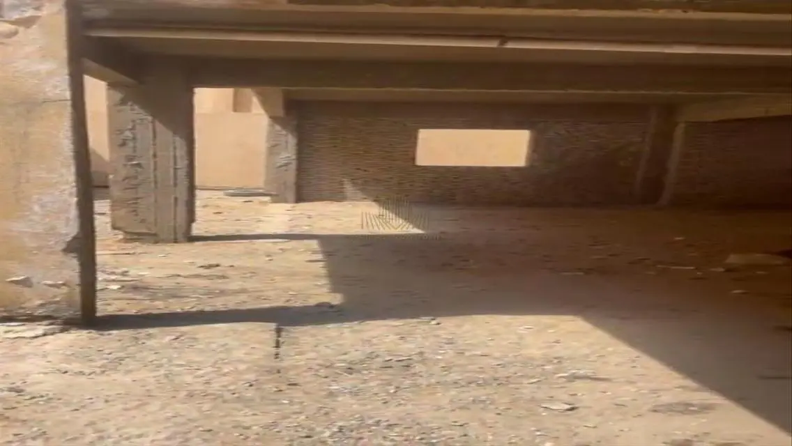 شقة فاخرة على شكل حرف L - 200 متر بجوار CFC3