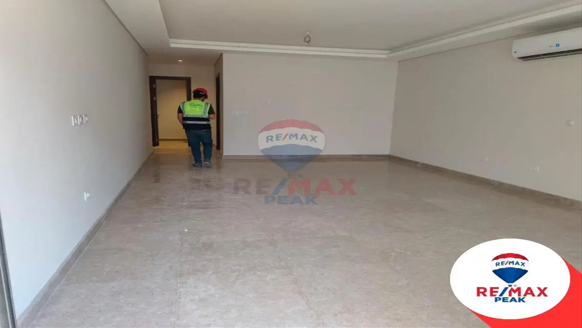 فيلا فاخرة للبيع بمساحة واسعة