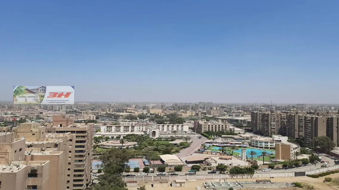 شقة مع شرفة على عرض رائع