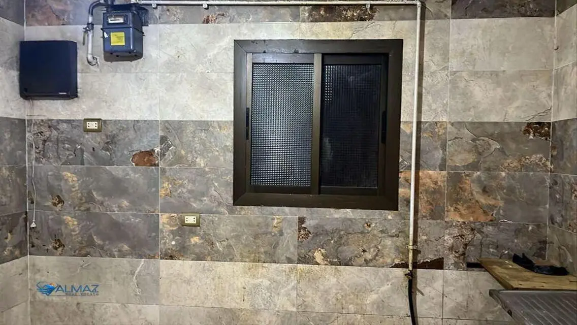 شقة فاخرة للبيع في E8585-D-220