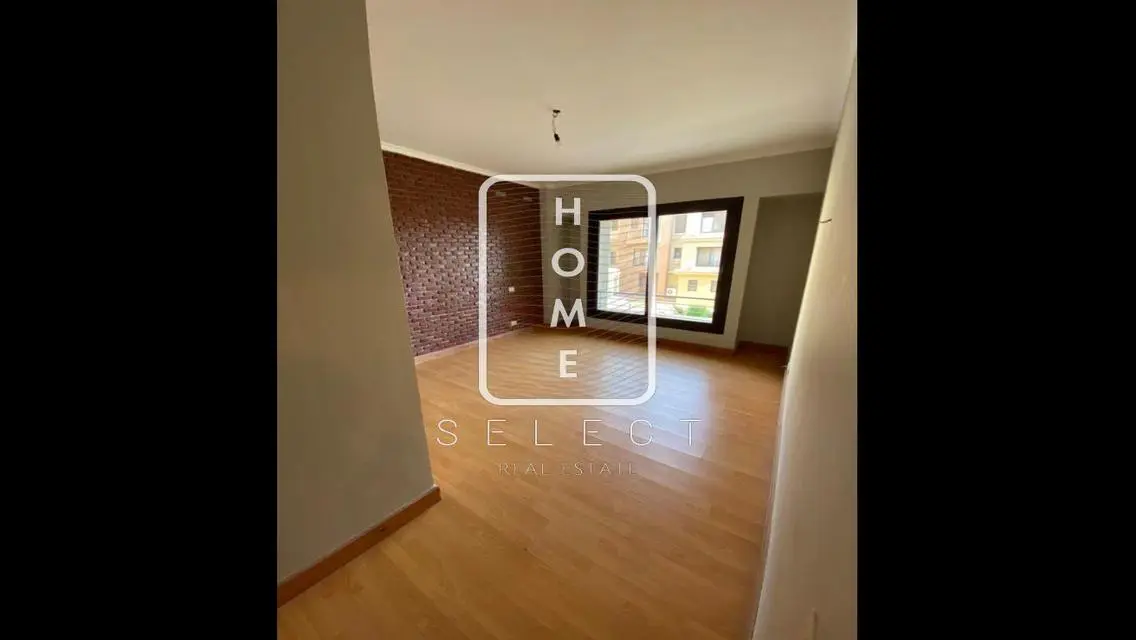 Luxurious Property with Private Garden and Maid's Room