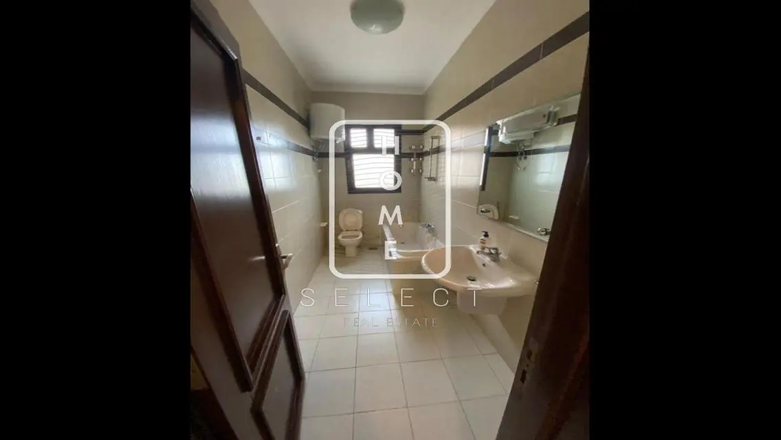 Luxurious Property with Private Garden and Maid's Room