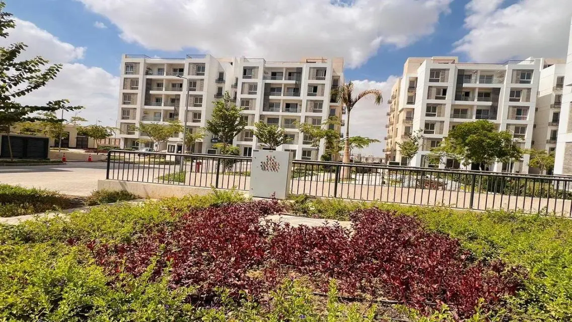 Luxury Apartment for Sale with Stunning Lake Views