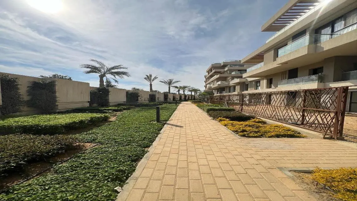 فيلا فاخرة بتصميم متميز مُطل على البحيرات