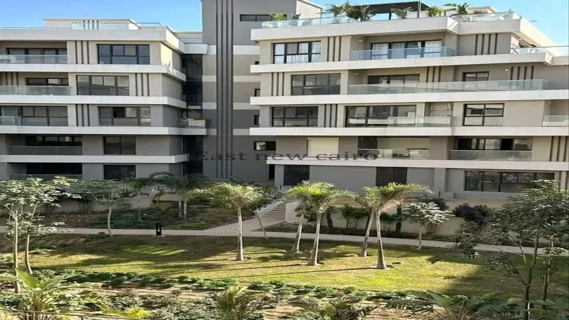 فيلا فاخرة بتصميم متميز مُطل على البحيرات