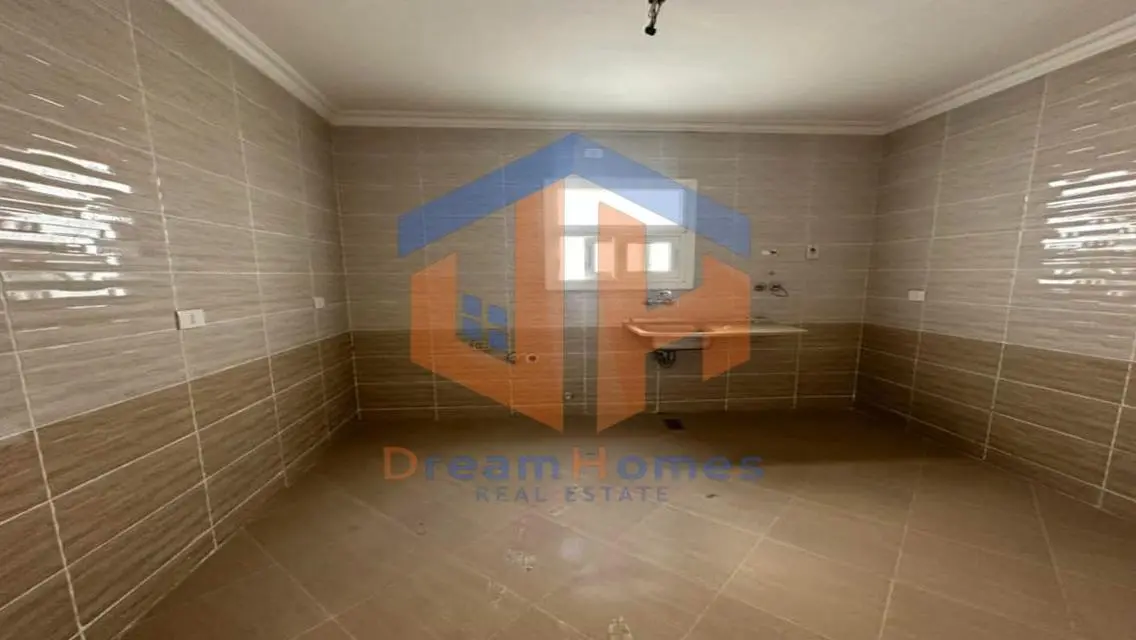 Luxury Villa for Sale in Ideal Location - 200-B12