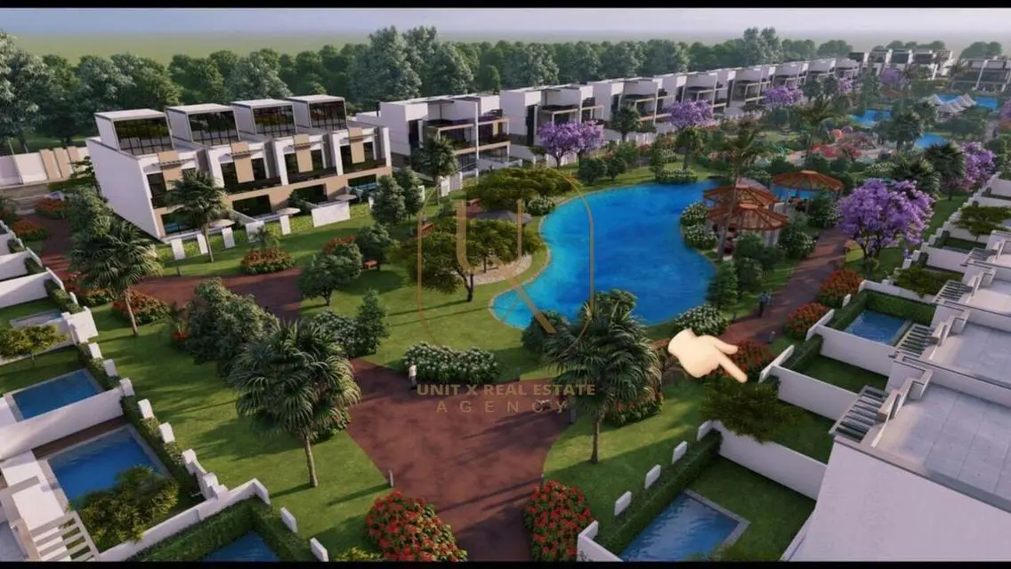 Luxurious Villa with 10 Bedrooms, Private Pool and Garden
