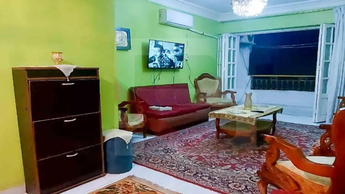 شقة مفروشة للإيجار في ميامي - 2 غرف نوم - 10000 جنيه شهريًا