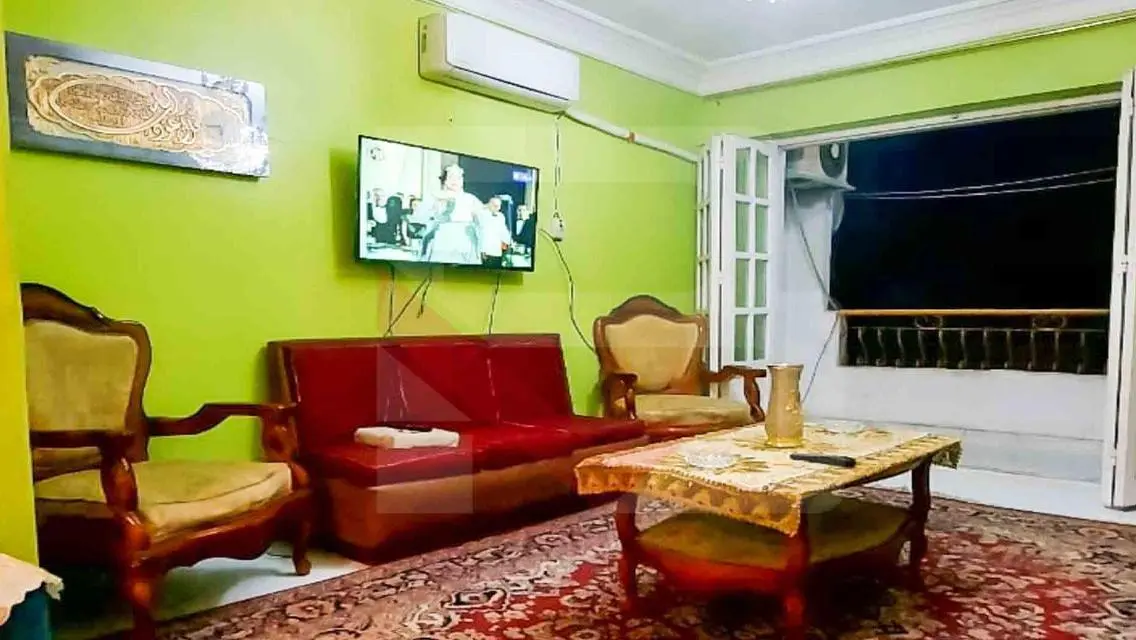 شقة مفروشة للإيجار في ميامي - 2 غرف نوم - 10000 جنيه شهريًا