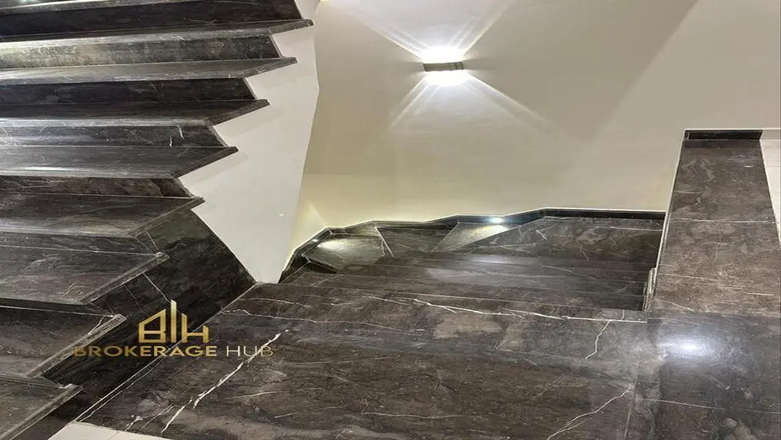 Luxurious Apartment of 203 SQM in October