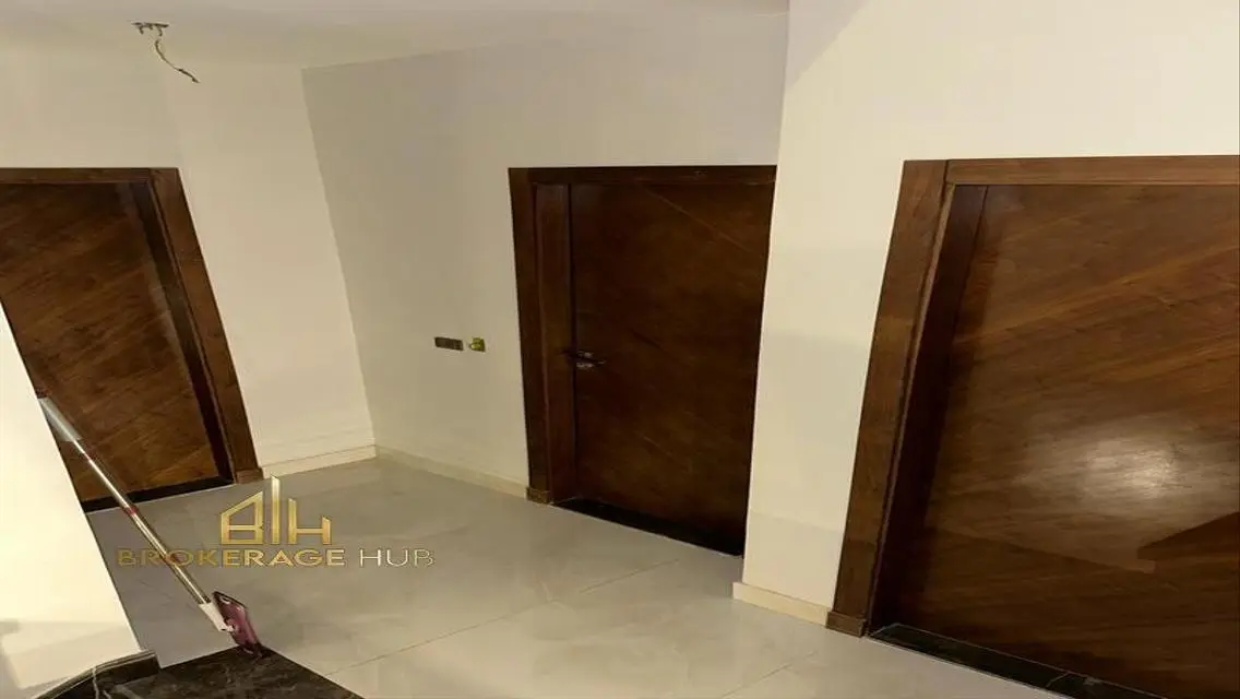 Luxurious Apartment of 203 SQM in October