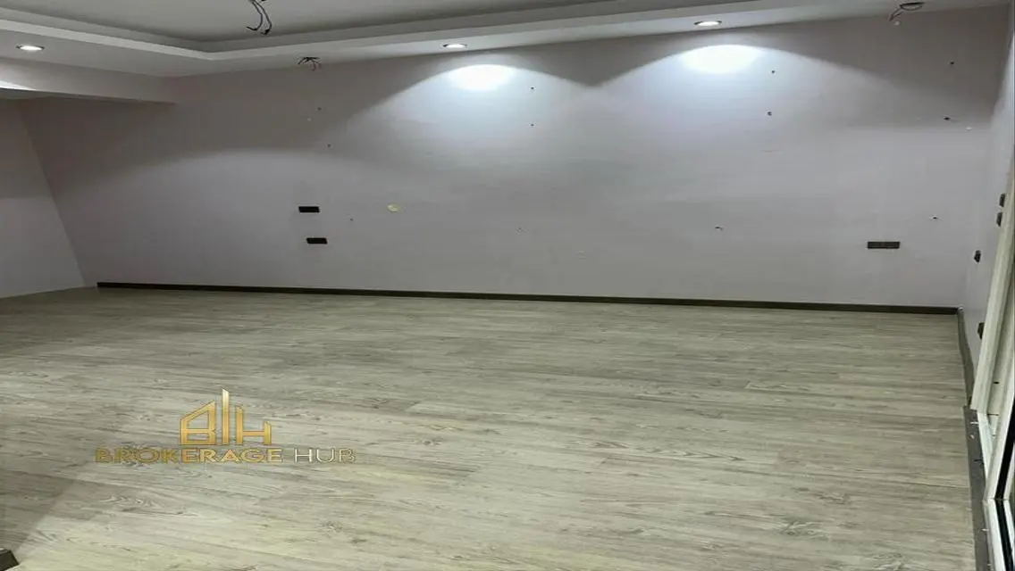 Luxurious Apartment of 203 SQM in October