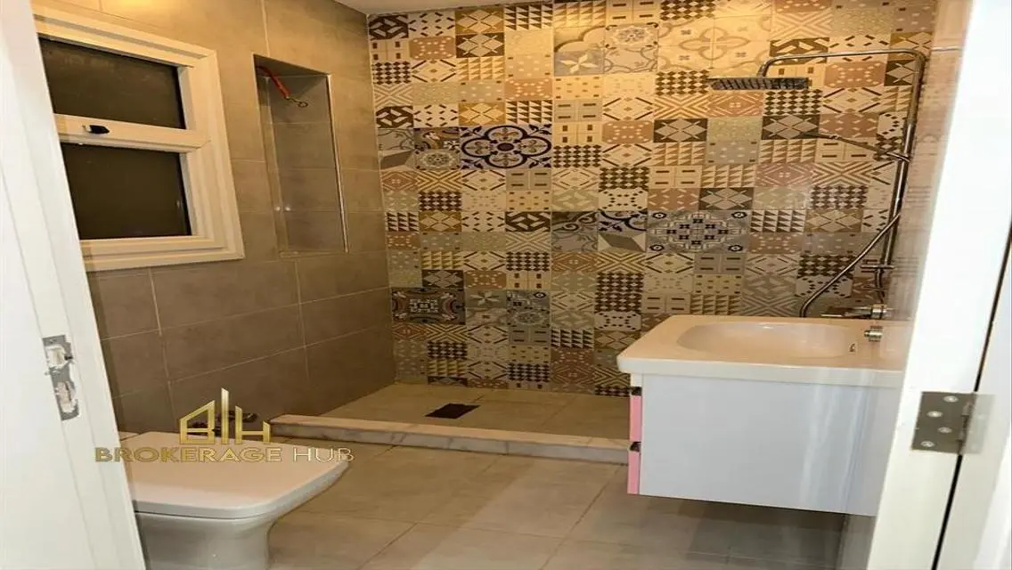 Luxurious Apartment of 203 SQM in October