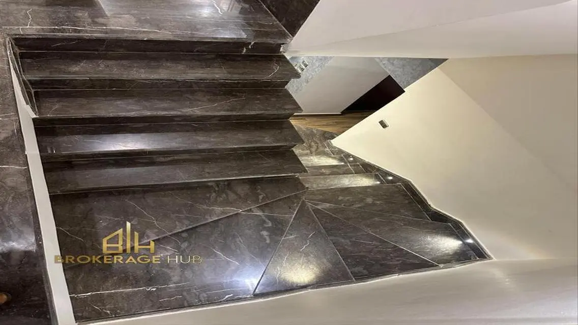 Luxurious Apartment of 203 SQM in October