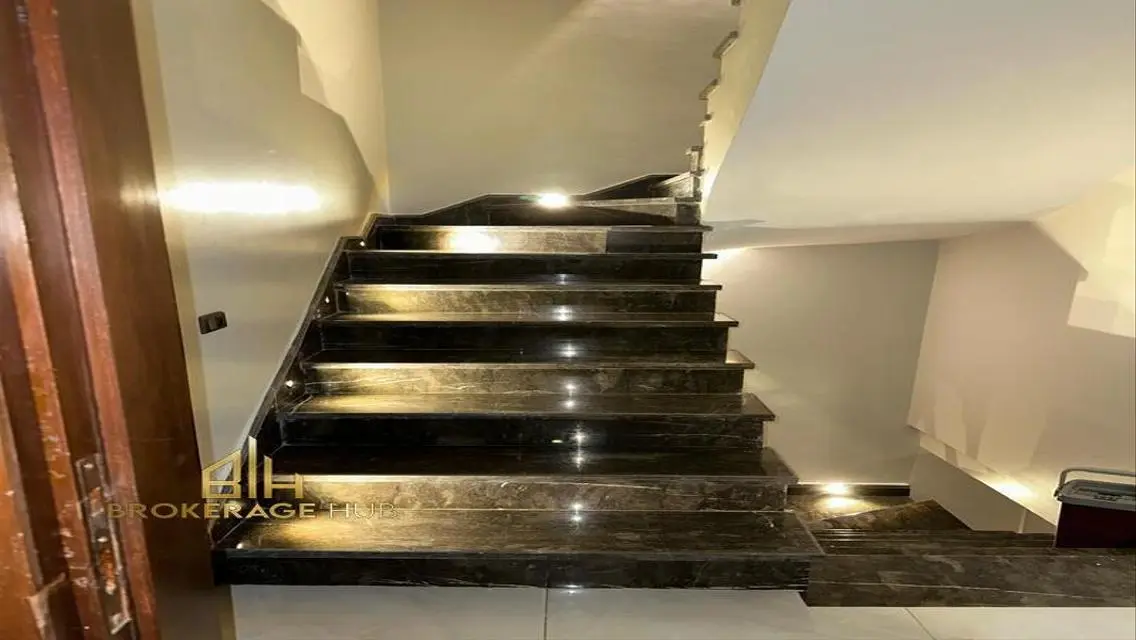 Luxurious Apartment of 203 SQM in October