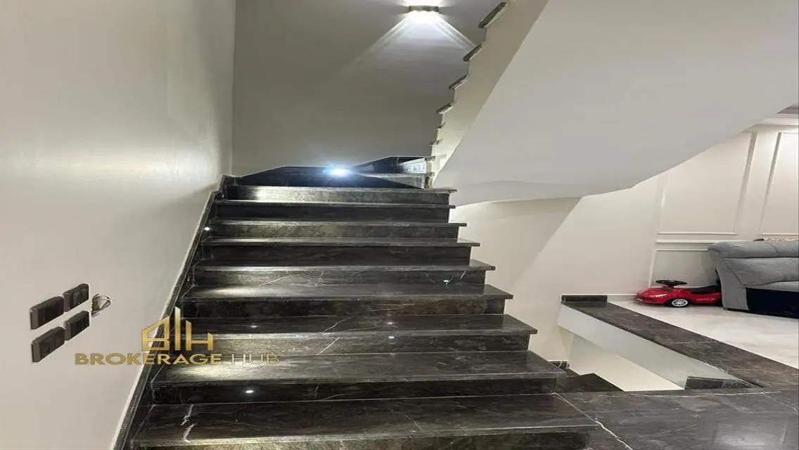 Luxurious Apartment of 203 SQM in October