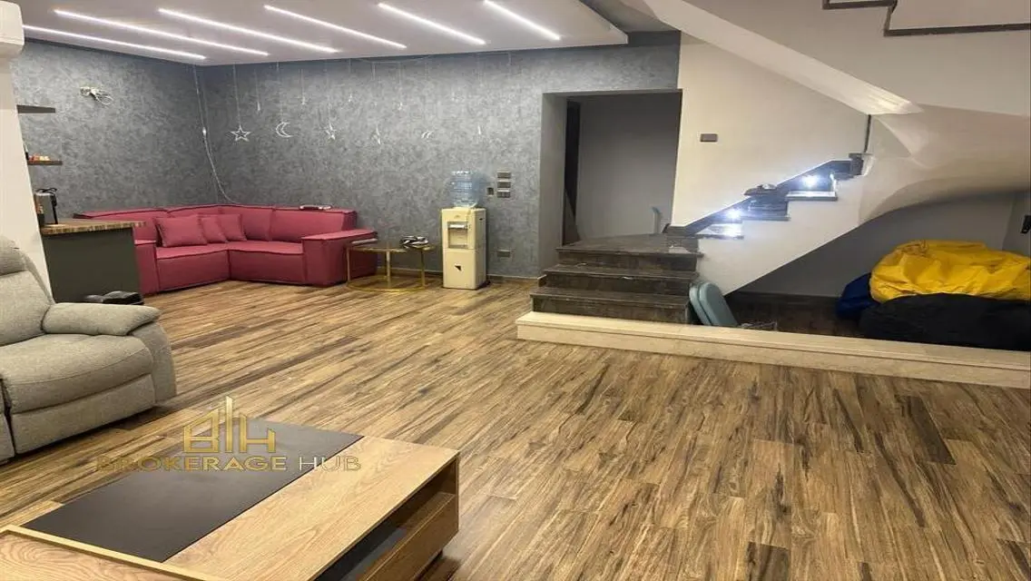 Luxurious Apartment of 203 SQM in October