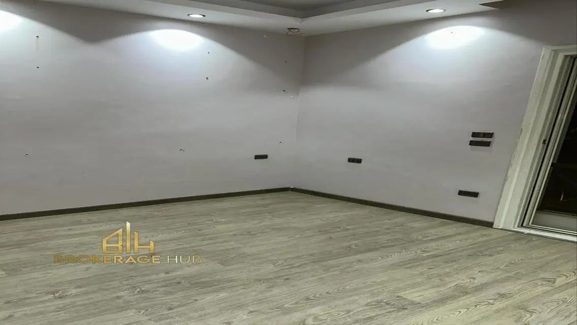 Luxurious Apartment of 203 SQM in October