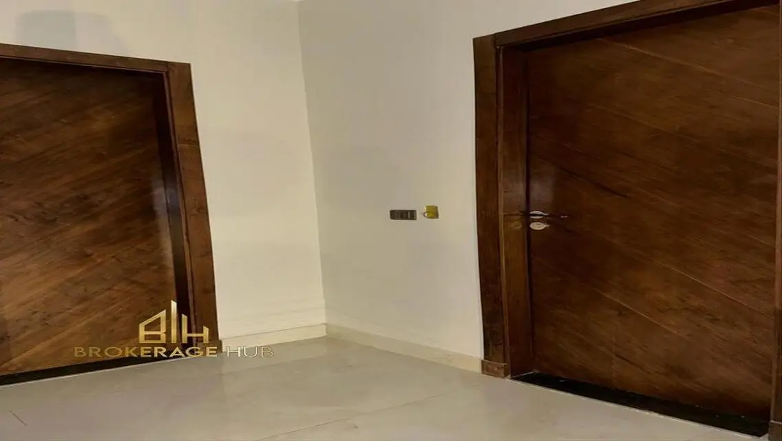 Luxurious Apartment of 203 SQM in October