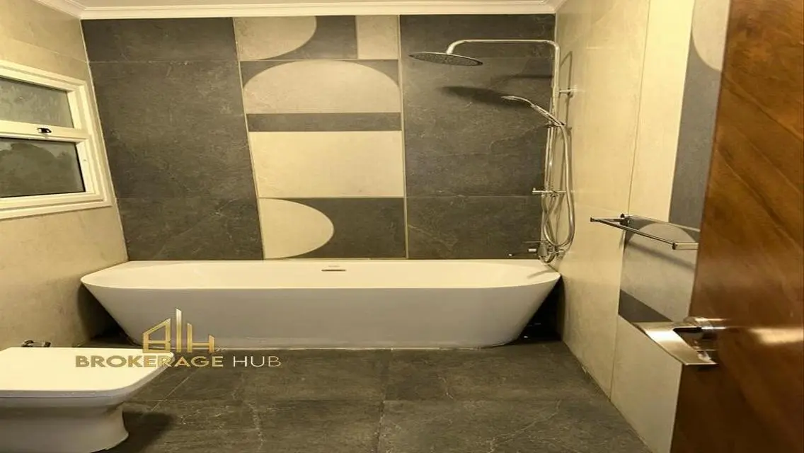 Luxurious Apartment of 203 SQM in October
