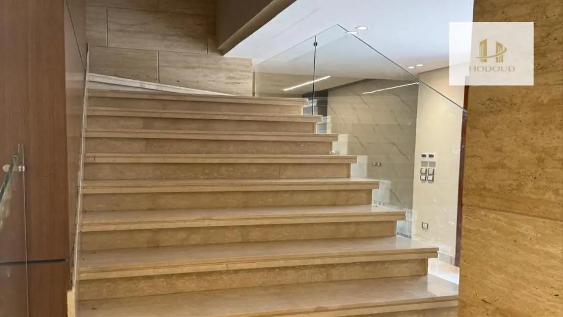 عقار بمساحة مذهلة وسعر رائع