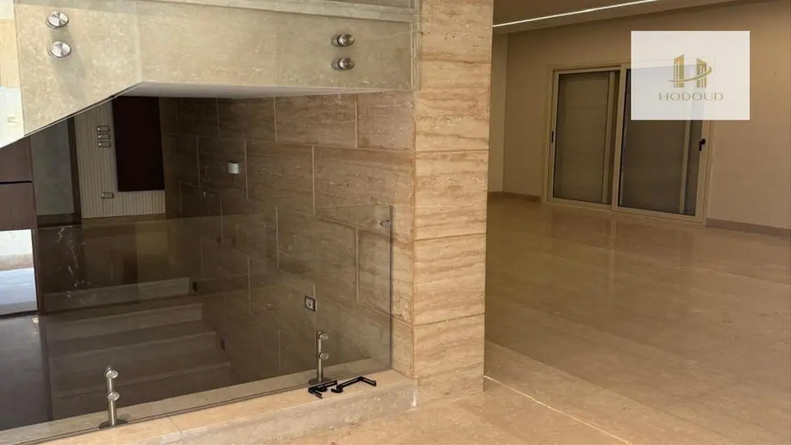 عقار بمساحة مذهلة وسعر رائع
