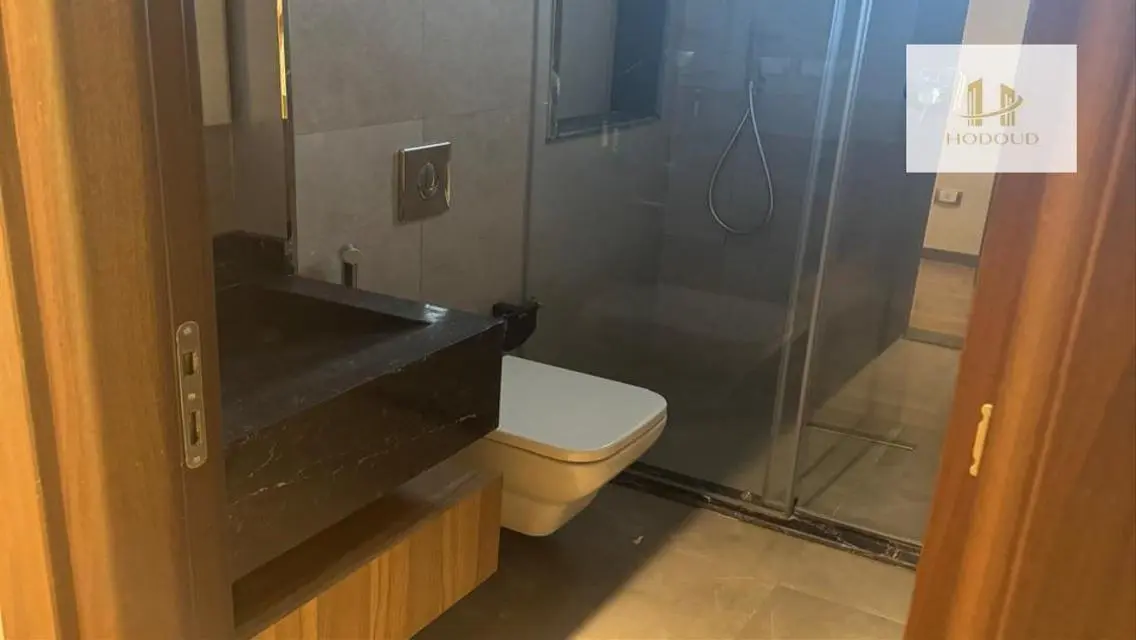 عقار بمساحة مذهلة وسعر رائع