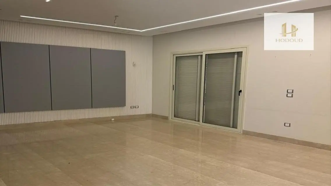 عقار بمساحة مذهلة وسعر رائع