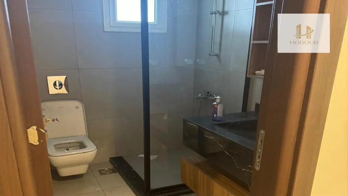 عقار بمساحة مذهلة وسعر رائع