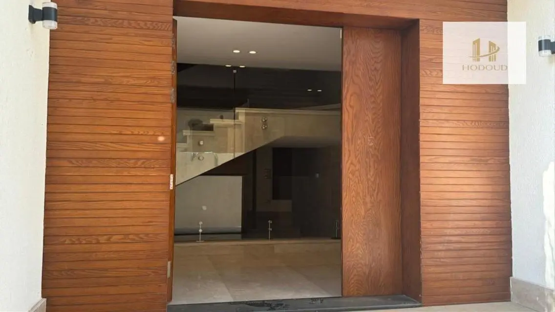 عقار بمساحة مذهلة وسعر رائع