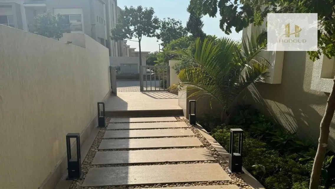 عقار بمساحة مذهلة وسعر رائع