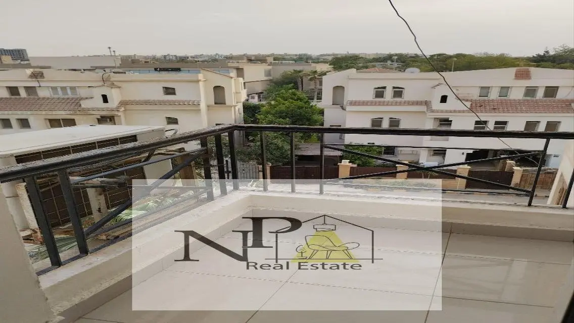 Stylish Apartment in the Heart of the City with Balcony and Great Amenities