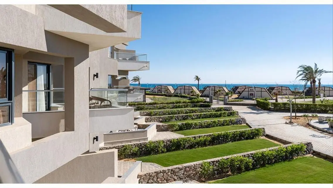 Luxury Apartment with 15m Space, Private Garden and Pool