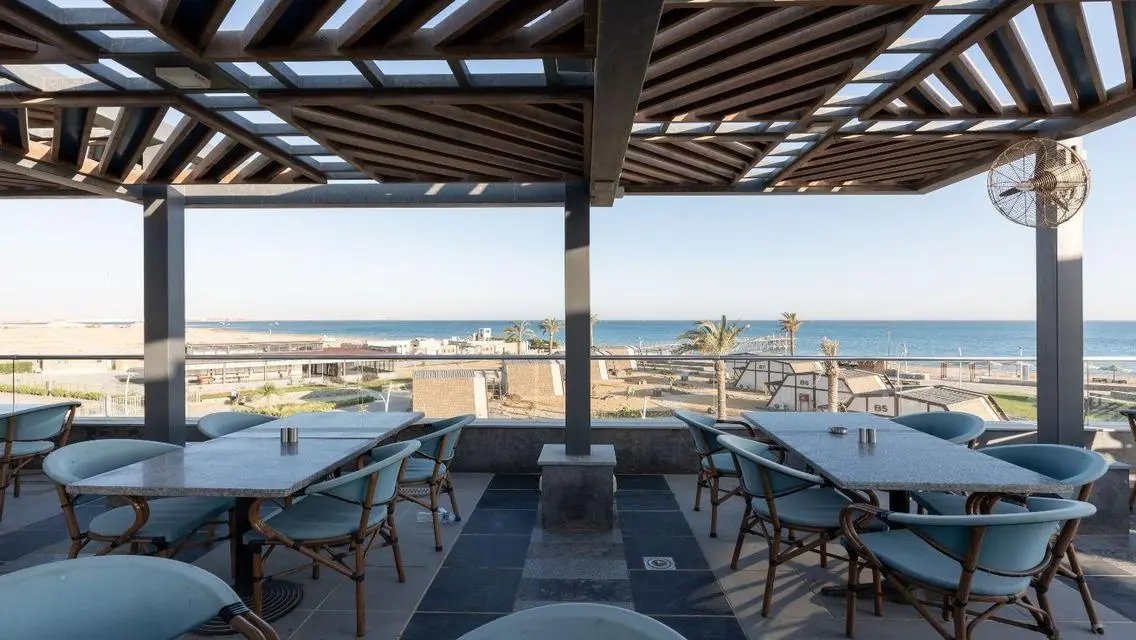 Luxury Apartment with 15m Space, Private Garden and Pool
