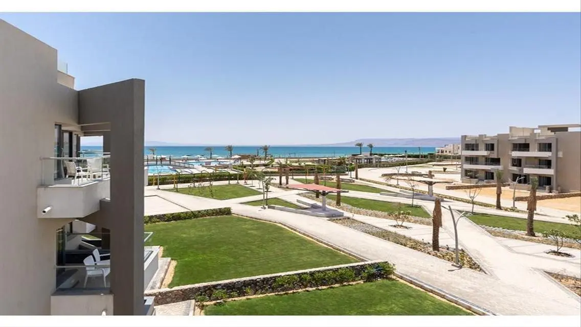 Luxury Apartment with 15m Space, Private Garden and Pool